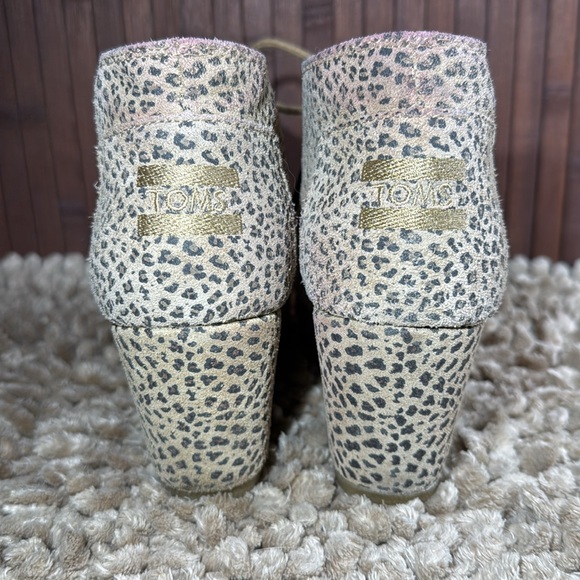 TOMS SHOES LEOPARD PRINT SZ 7 wedges - Picture 4 of 7